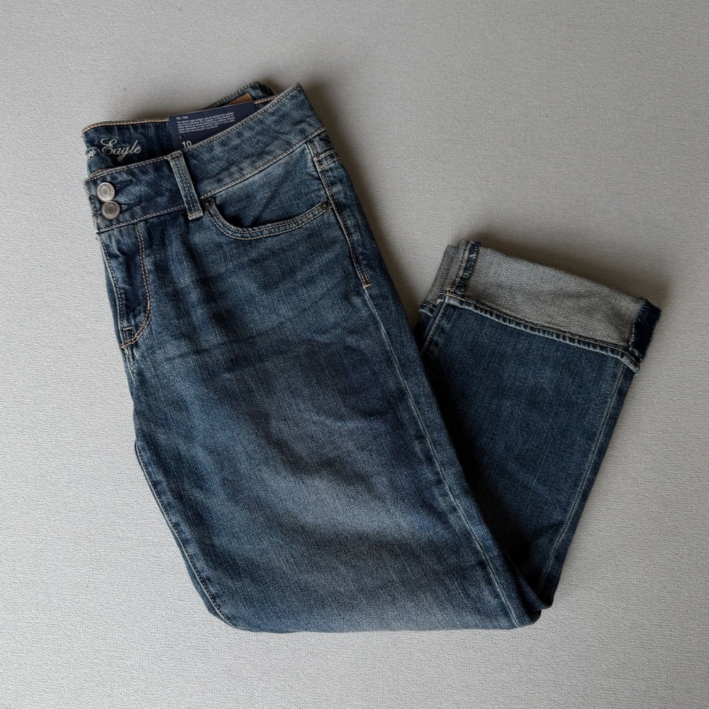 Women’s American Eagle Artist Crop Medium Wash Low Rise Slim Cuff Leg Jeans